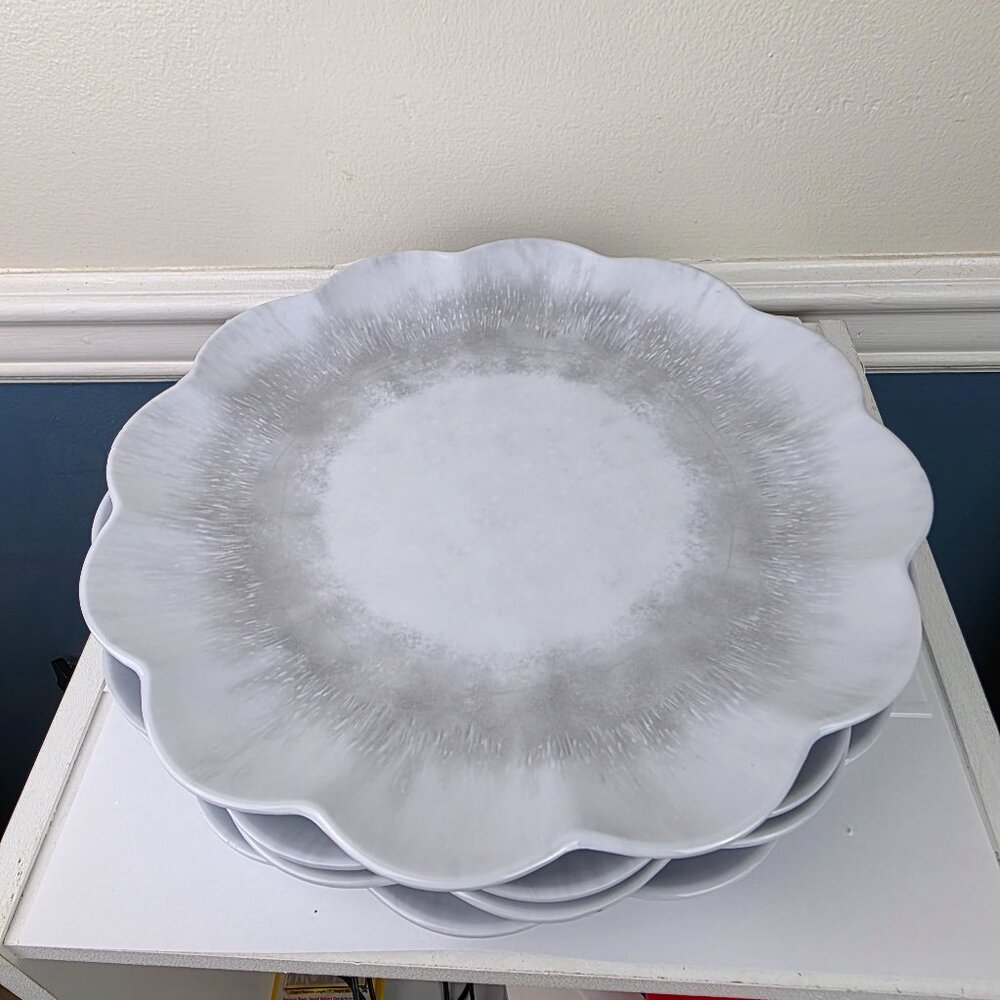 Rachel Zoe Melamine White Gray Scalloped Edge Lot of Four Plates 11"